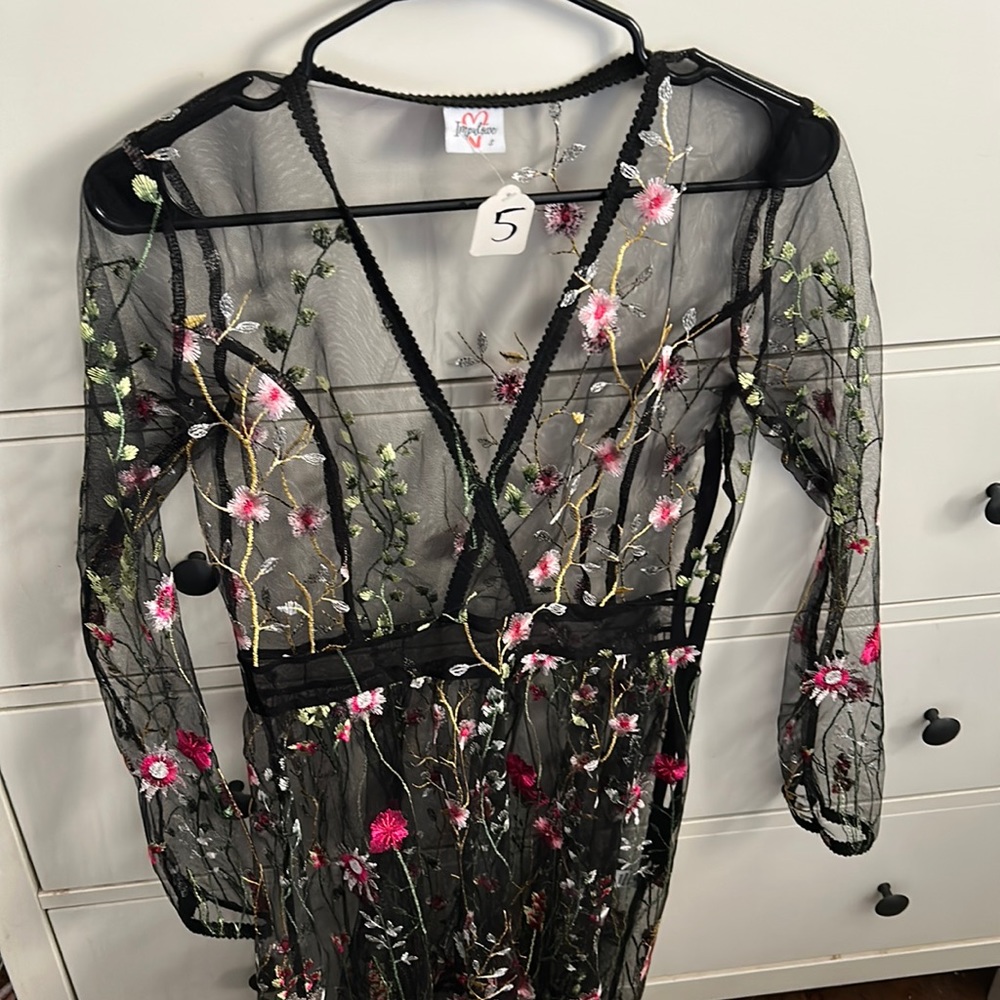 Beautiful flower dress no slip new size small